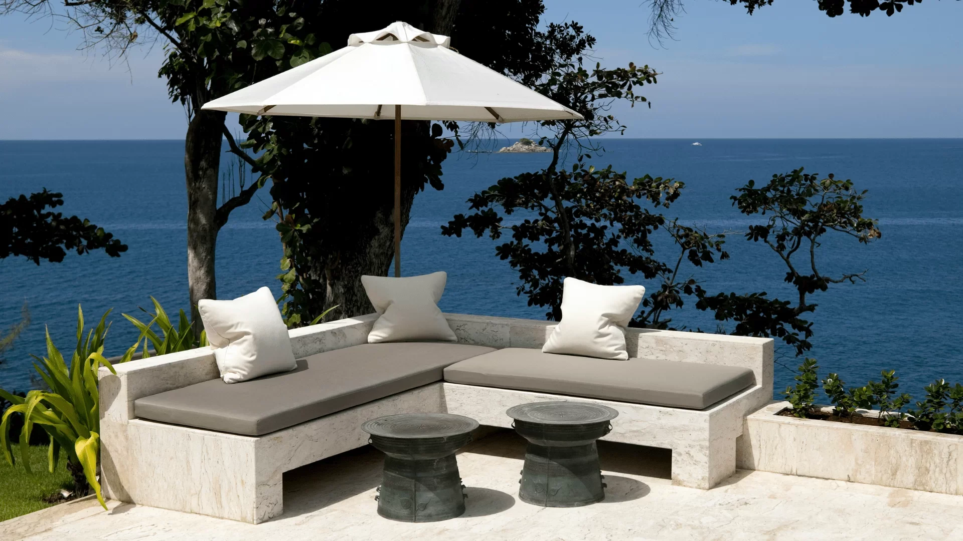 Re-create Your Garden: The Most Stylish and Comfortable Outdoor Furniture Sets